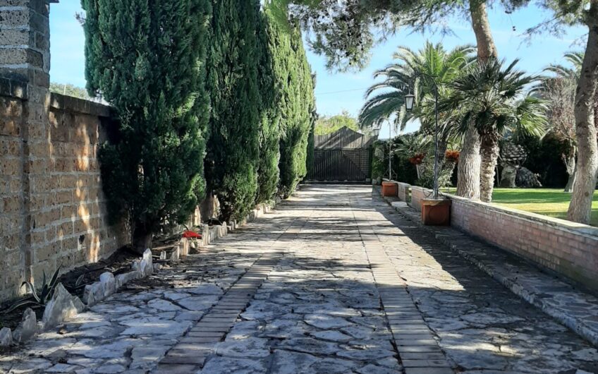 Villa indipendente con piscina a Termoli