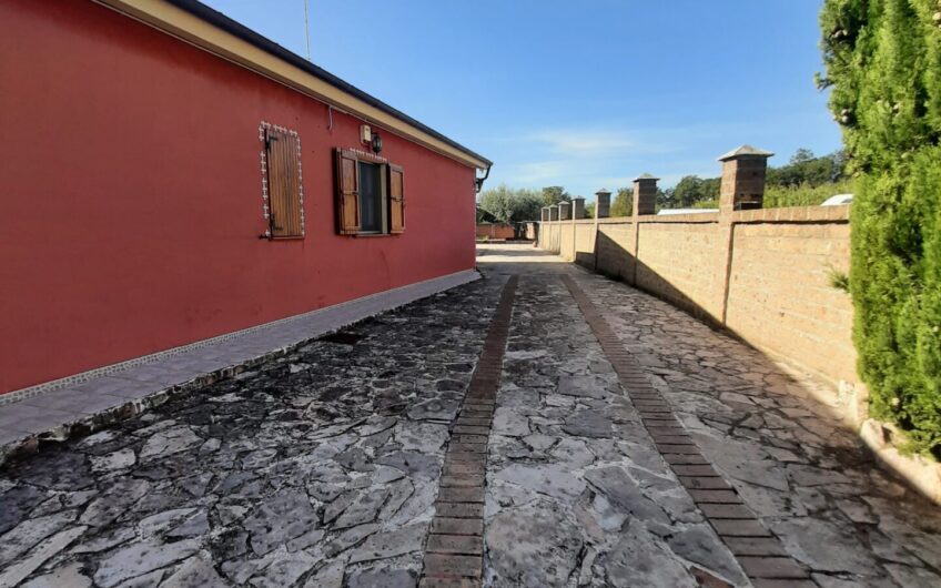 Villa indipendente con piscina a Termoli