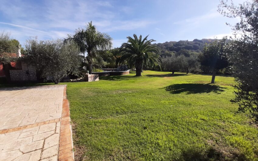 Villa indipendente con piscina a Termoli