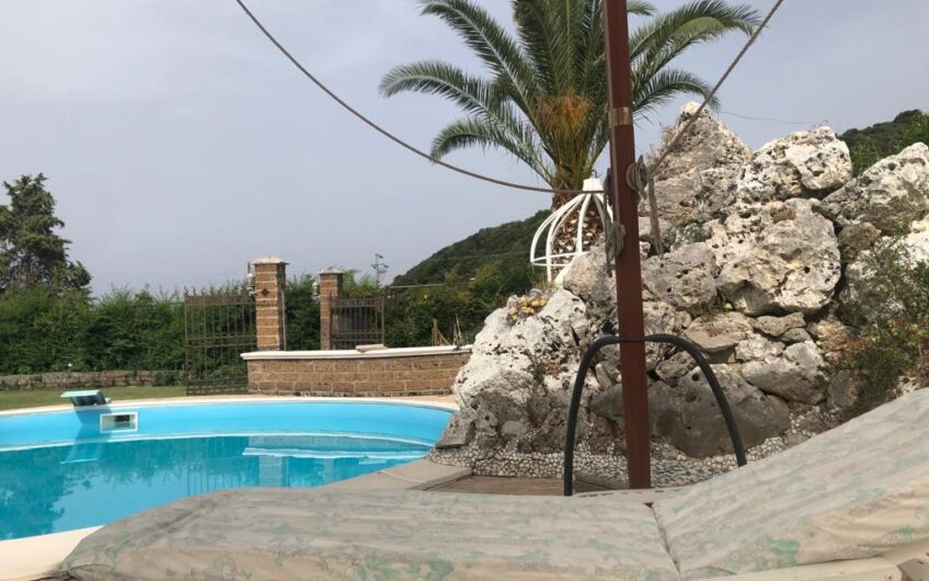 Villa indipendente con piscina a Termoli