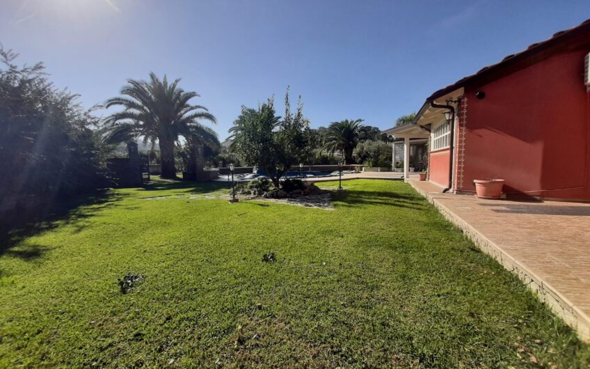 Villa indipendente con piscina a Termoli